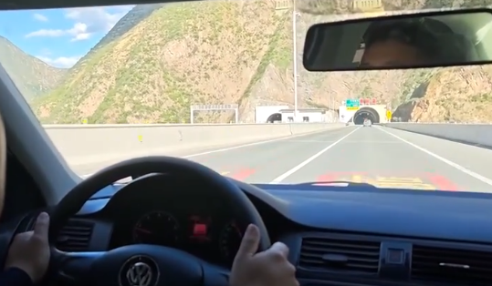 隴南交警：手握方向盤 要心存敬畏